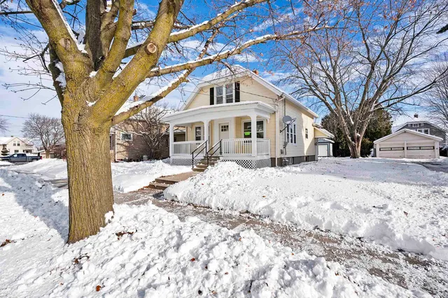 $269,900 | 1013 South 22nd Street, Manitowoc, WI 54220