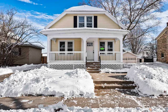 $269,900 | 1013 South 22nd Street, Manitowoc, WI 54220