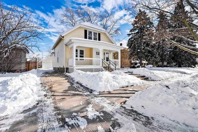 $269,900 | 1013 South 22nd Street, Manitowoc, WI 54220