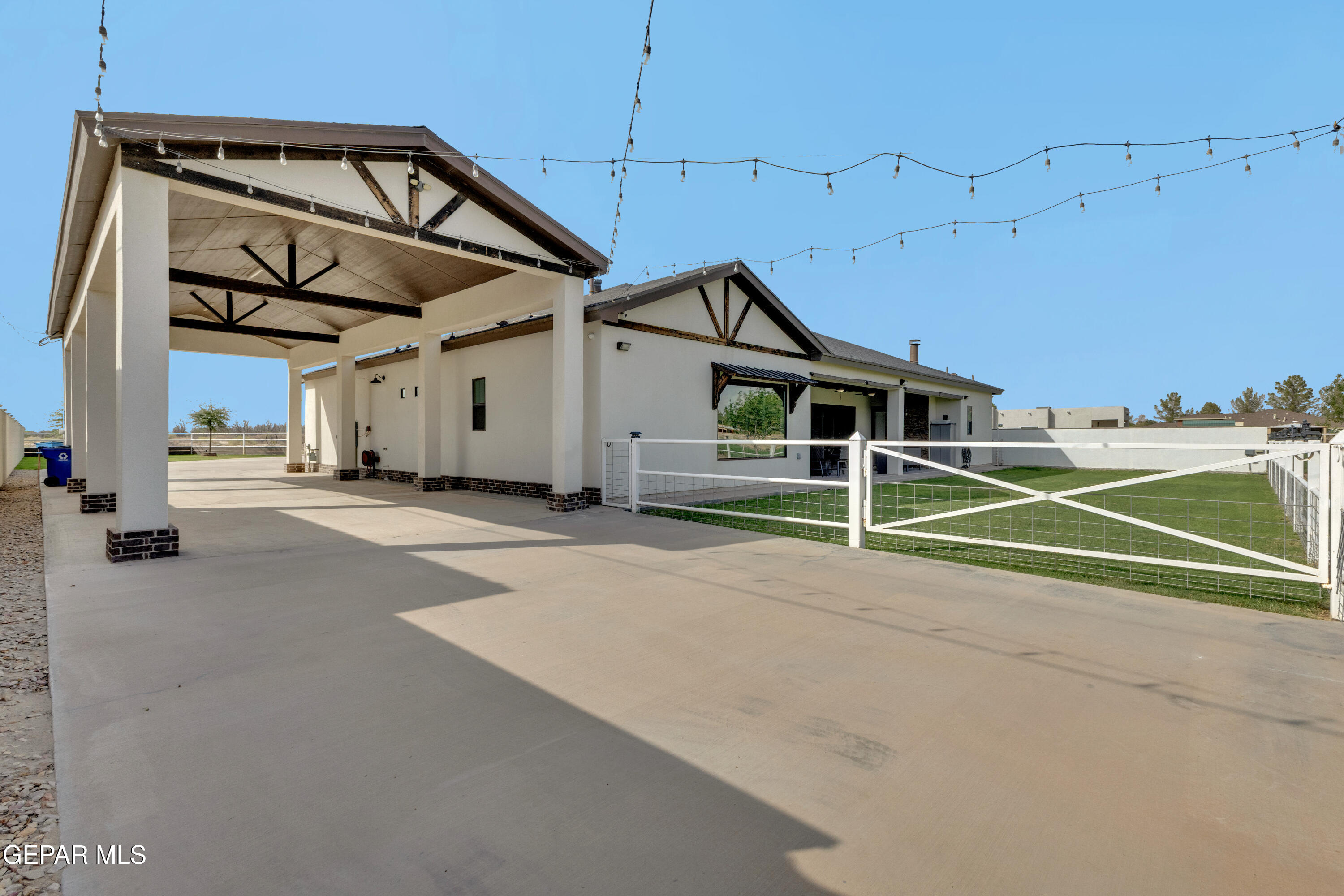 800 Parker Road Socorro, TX 79927 - Photo 4 of 90 Front of Structure