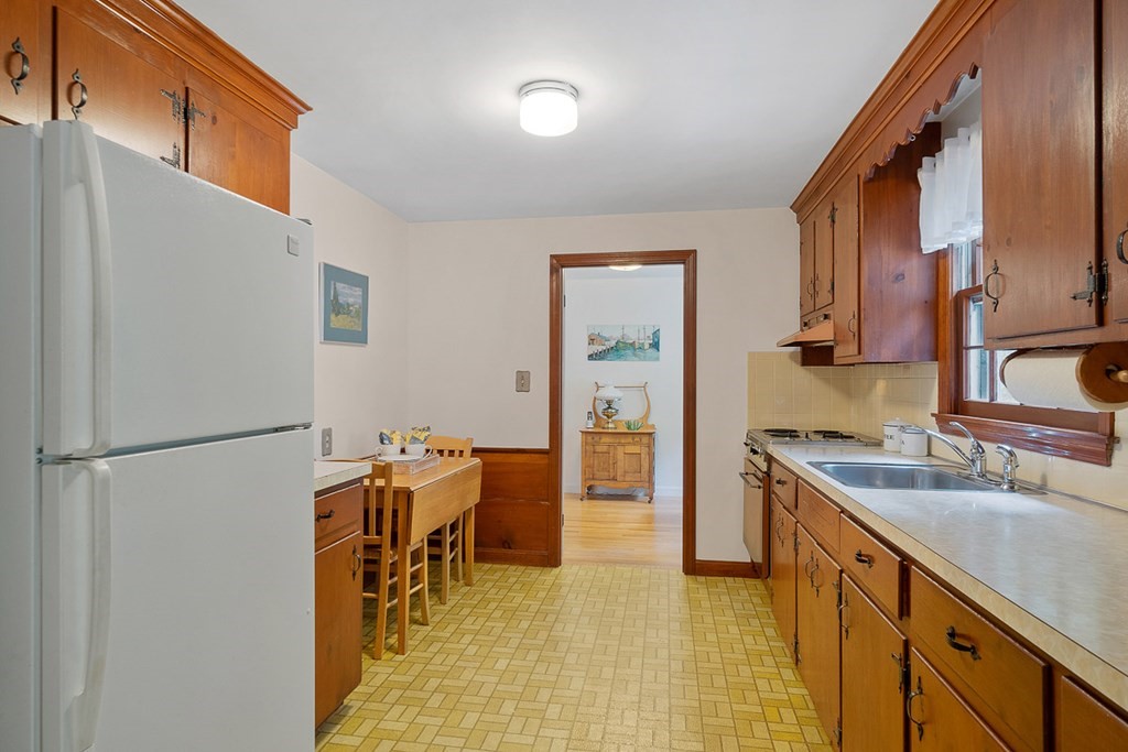 21 Whippletree Road Chelmsford, MA 01824 - Photo 8 of 35