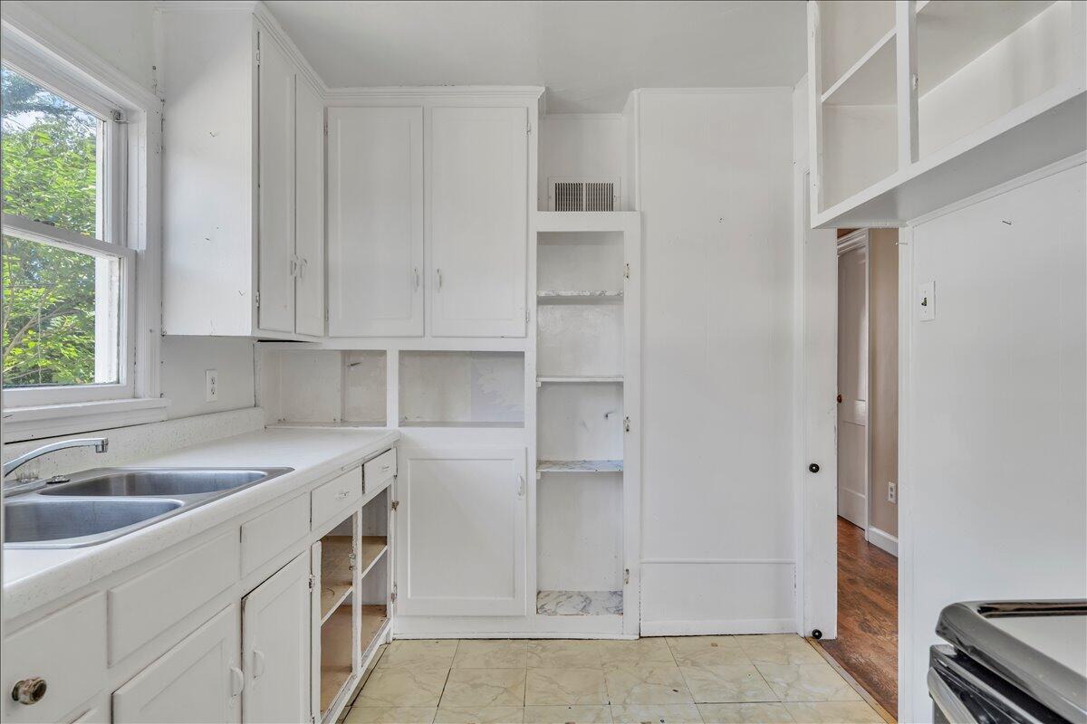 3121 Plantation Road Northeast Roanoke, VA 24012 - Photo 29 of 44 a view of a kitchen with cabinets