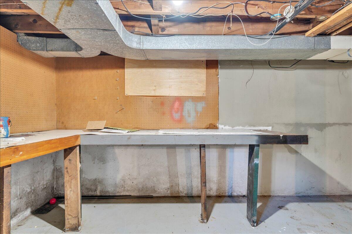 3121 Plantation Road Northeast Roanoke, VA 24012 - Photo 39 of 44 a bathroom with a sink and a mirror