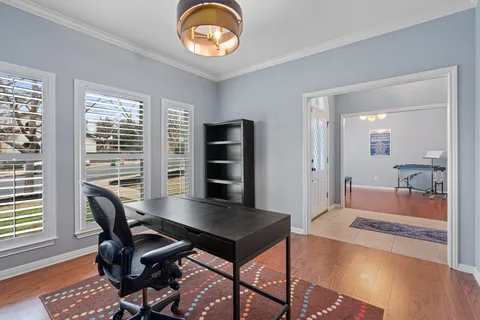 $800,000 | 10648 Floral Park Drive, Austin, TX 78759