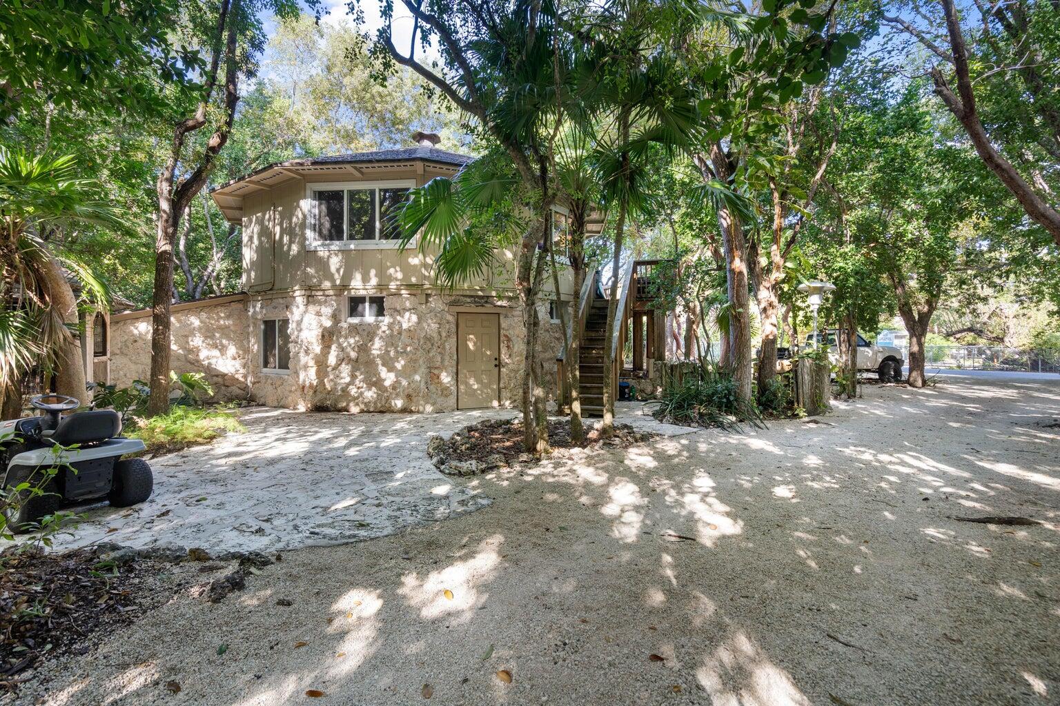 25 Sunset Road Key Largo, FL 33037 - Photo 3 of 38 31