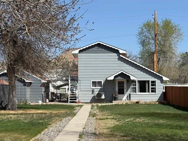 $225,000 | 1024 Warren Street, Thermopolis, WY 82443