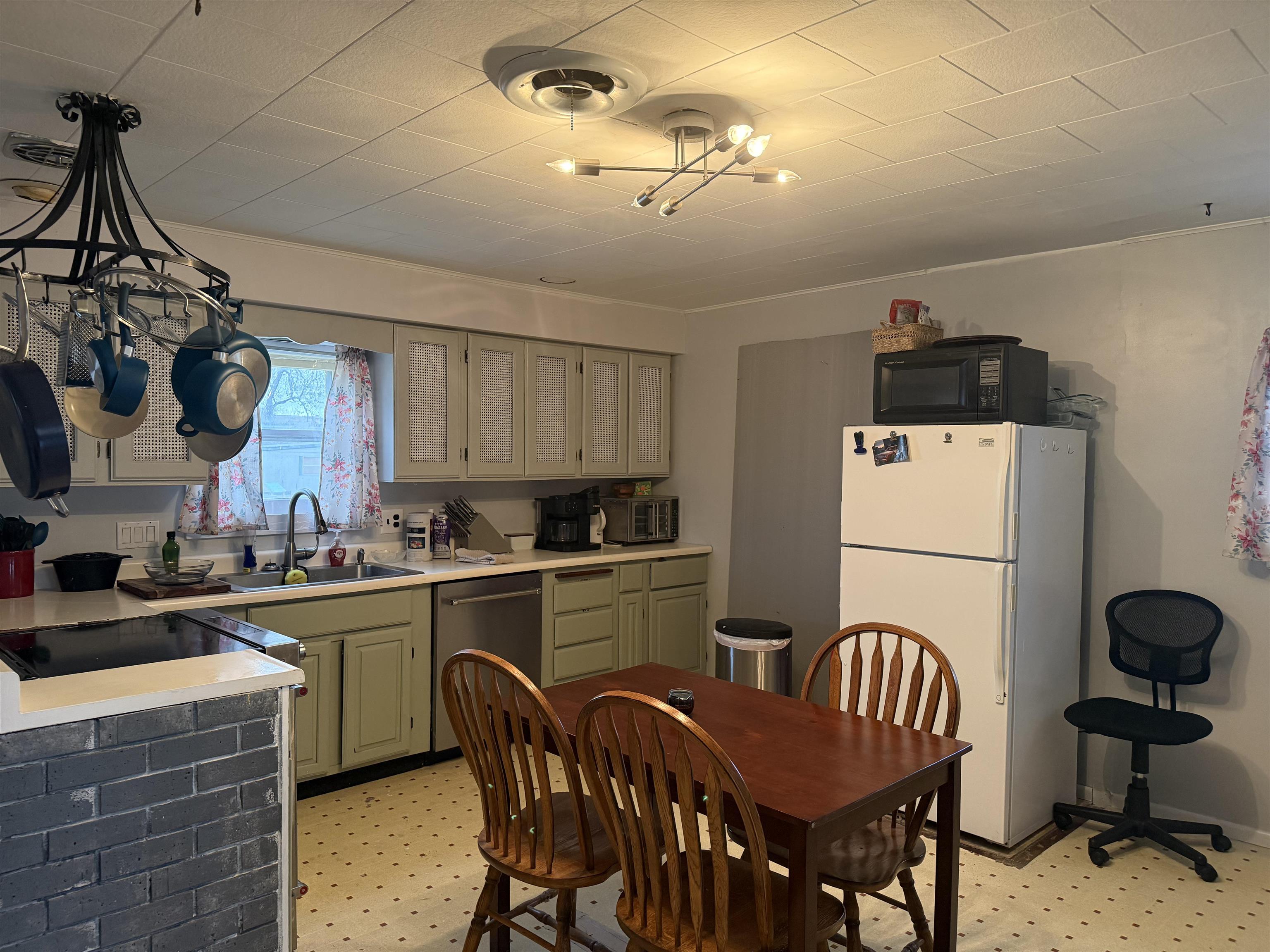 1024 Warren Street Thermopolis, WY 82443 - Photo 7 of 20