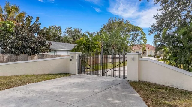 $2,500,000 | 102 Brenda Lane, Nokomis, FL 34275