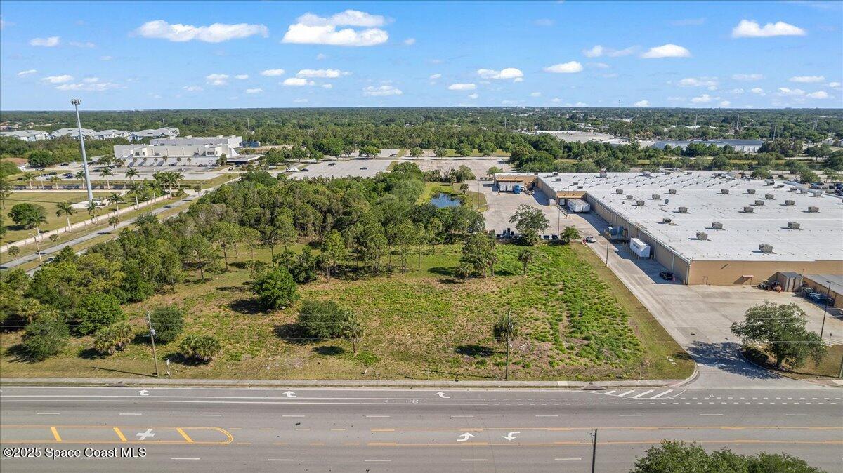 3400 B Sarno Road Melbourne, FL 32935 - Photo 4 of 14 a view of a city from a yard