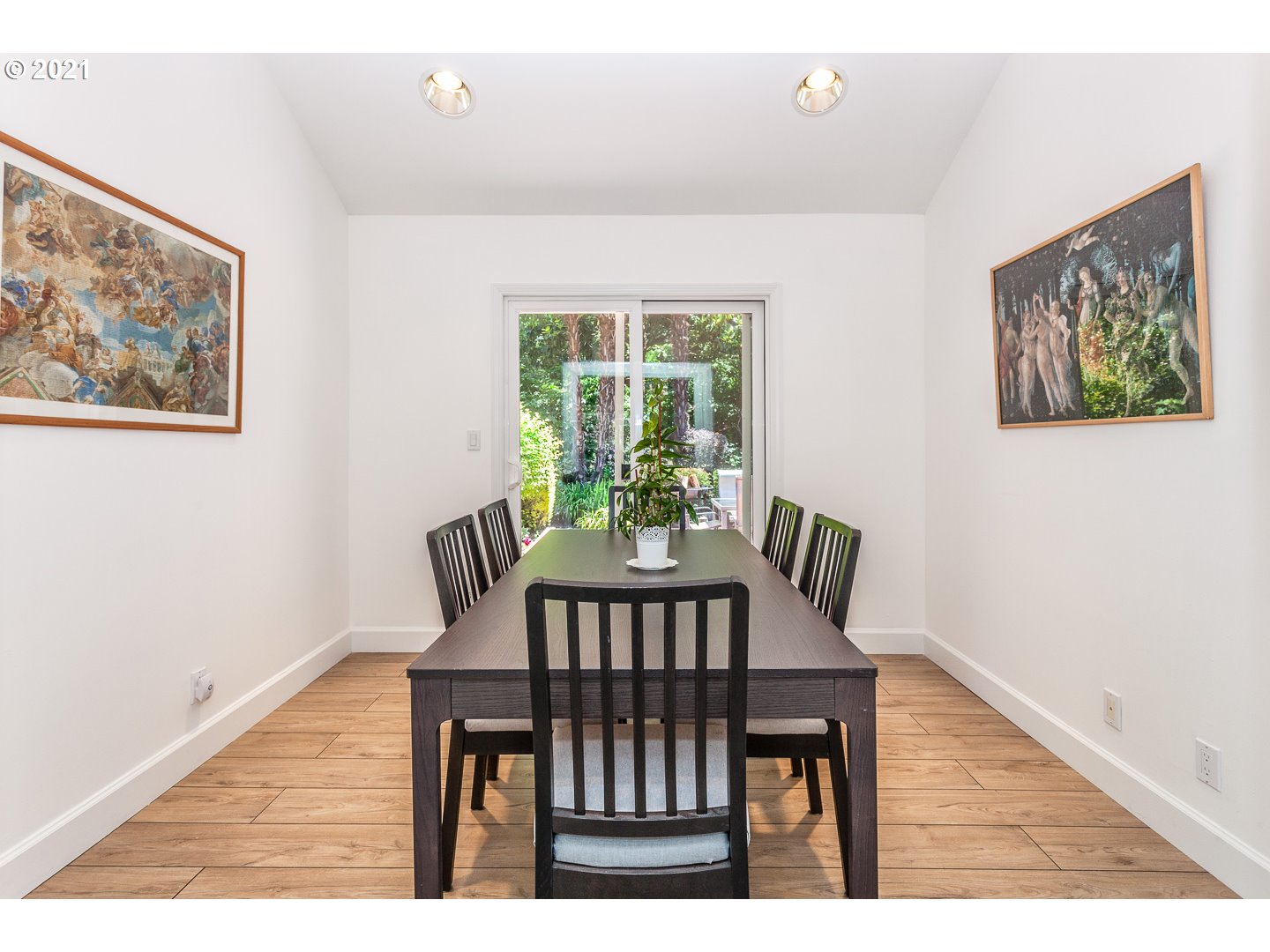 10008 Southwest Quail Post Road Portland, OR 97219 - Photo 13 of 31 Gallery Image 13