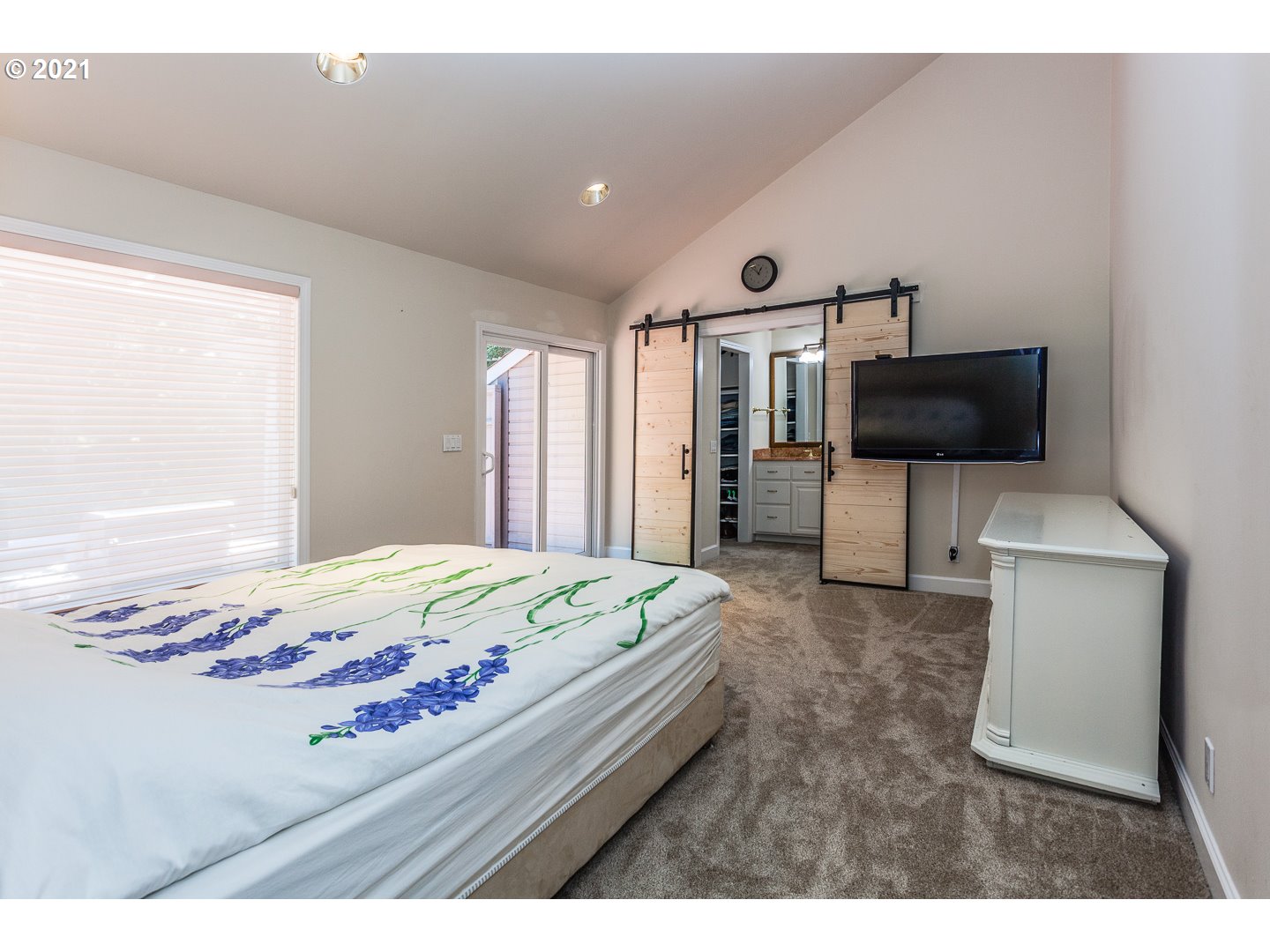 10008 Southwest Quail Post Road Portland, OR 97219 - Photo 14 of 31 Gallery Image 14