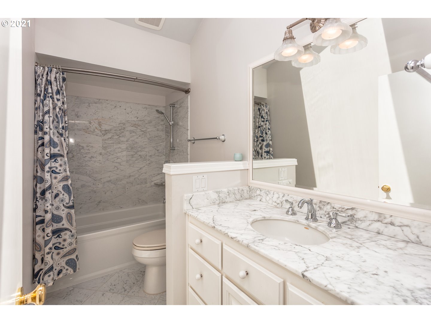 10008 Southwest Quail Post Road Portland, OR 97219 - Photo 19 of 31 Gallery Image 19
