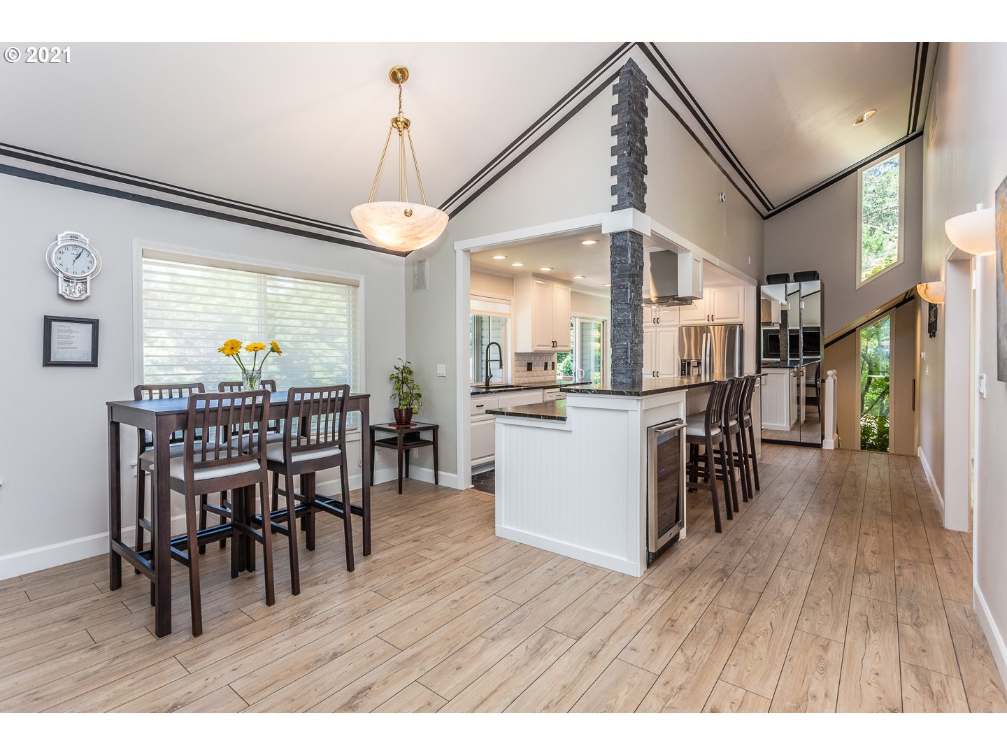 10008 Southwest Quail Post Road Portland, OR 97219 - Photo 5 of 31 Gallery Image 5