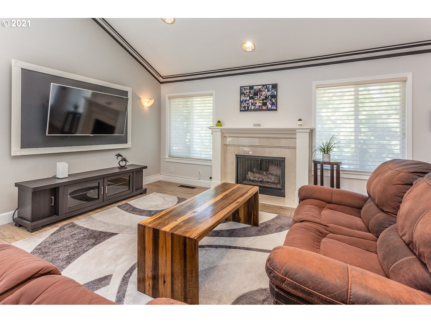 10008 Southwest Quail Post Road Portland, OR 97219 - Photo 6 of 31 Gallery Image 6