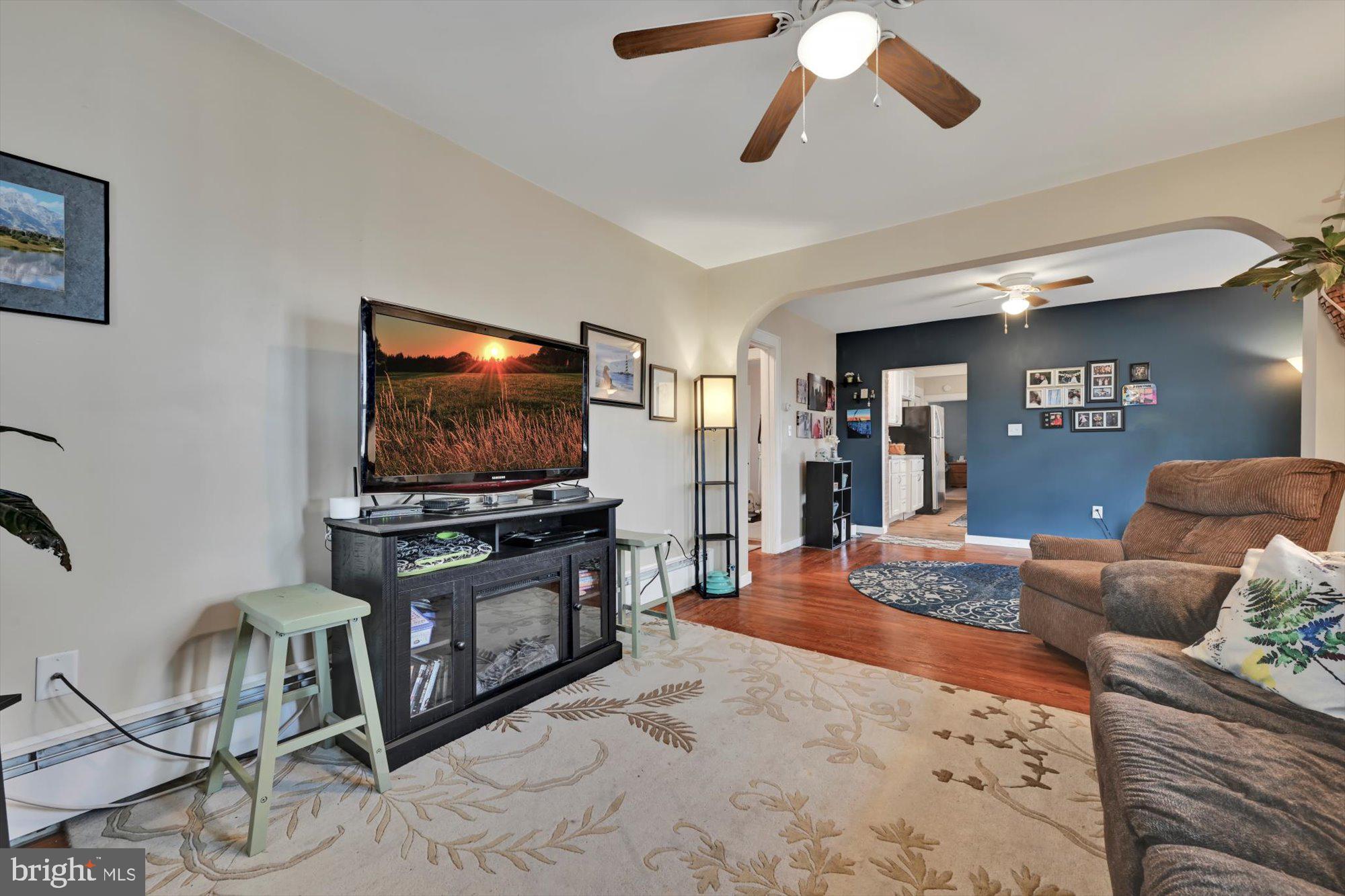 75 Pleasant Valley Road Pine Grove, PA 17963 - Photo 5 of 26 Living Room