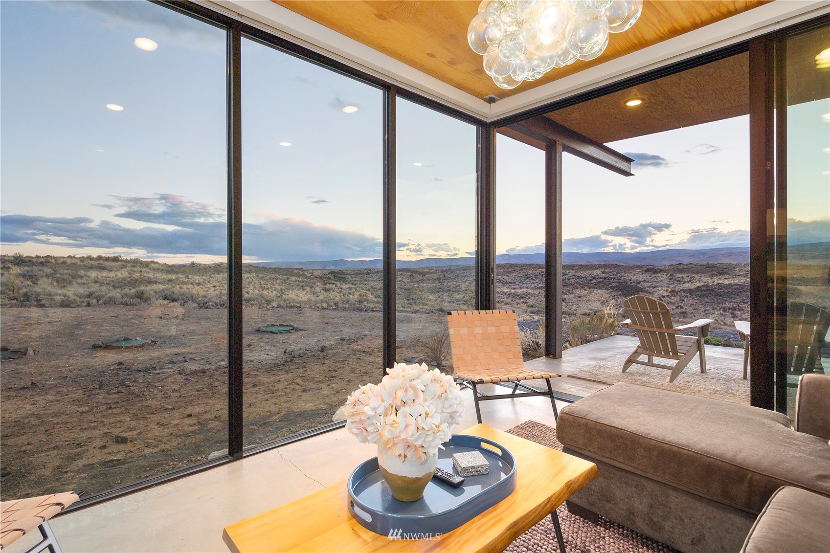 23732 Northwest Cliffe Pointe Road, Unit 1D Quincy, WA 98848 - Photo 5 of 18 a living room with patio furniture and a floor to ceiling window