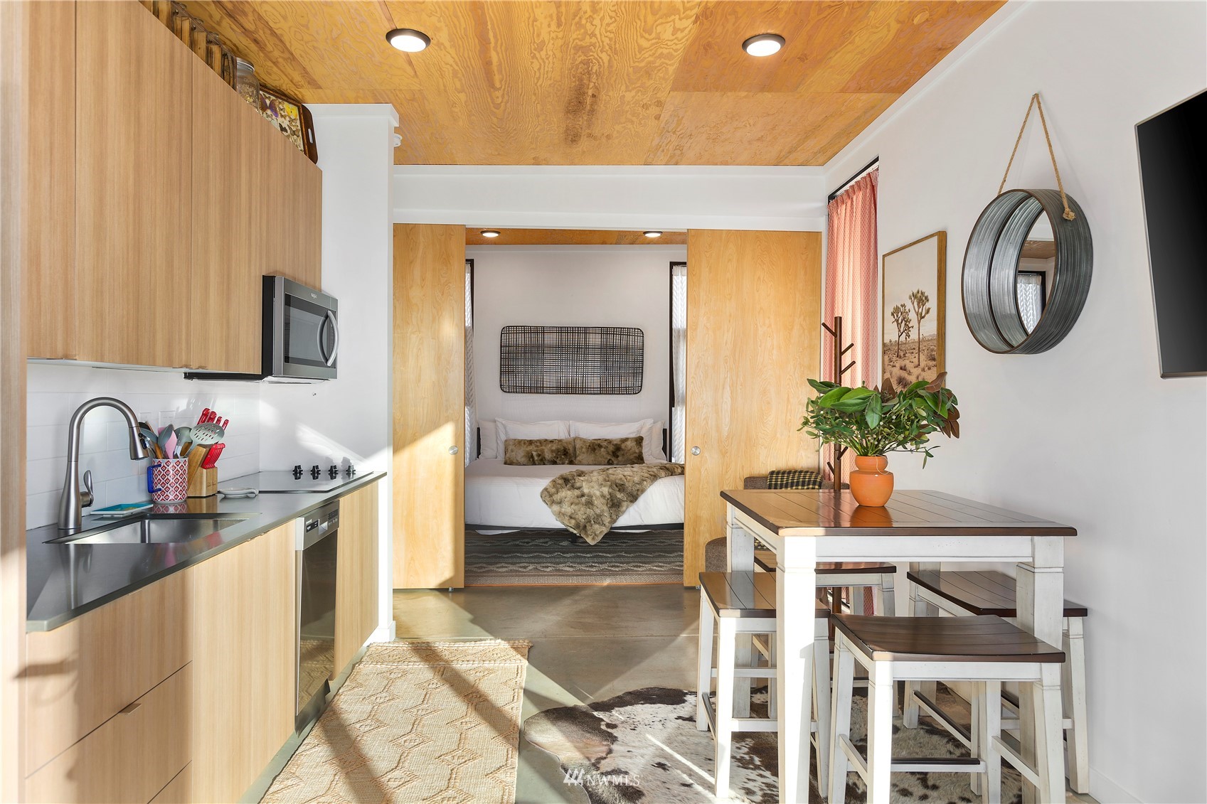 23732 Northwest Cliffe Pointe Road, Unit 1D Quincy, WA 98848 - Photo 7 of 18 a kitchen with a table and chairs