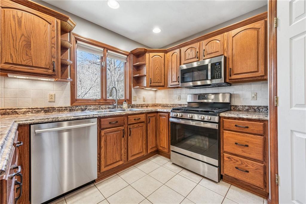 6537 Ten Point Circle Trafford, PA 15085 - Photo 7 of 35