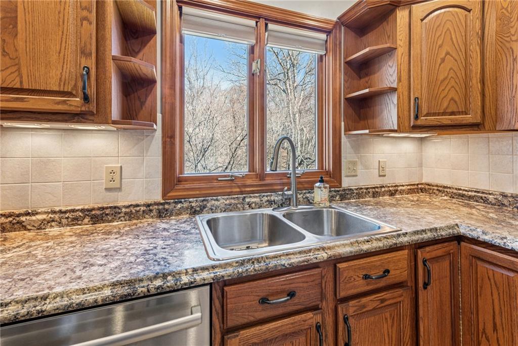 6537 Ten Point Circle Trafford, PA 15085 - Photo 9 of 35