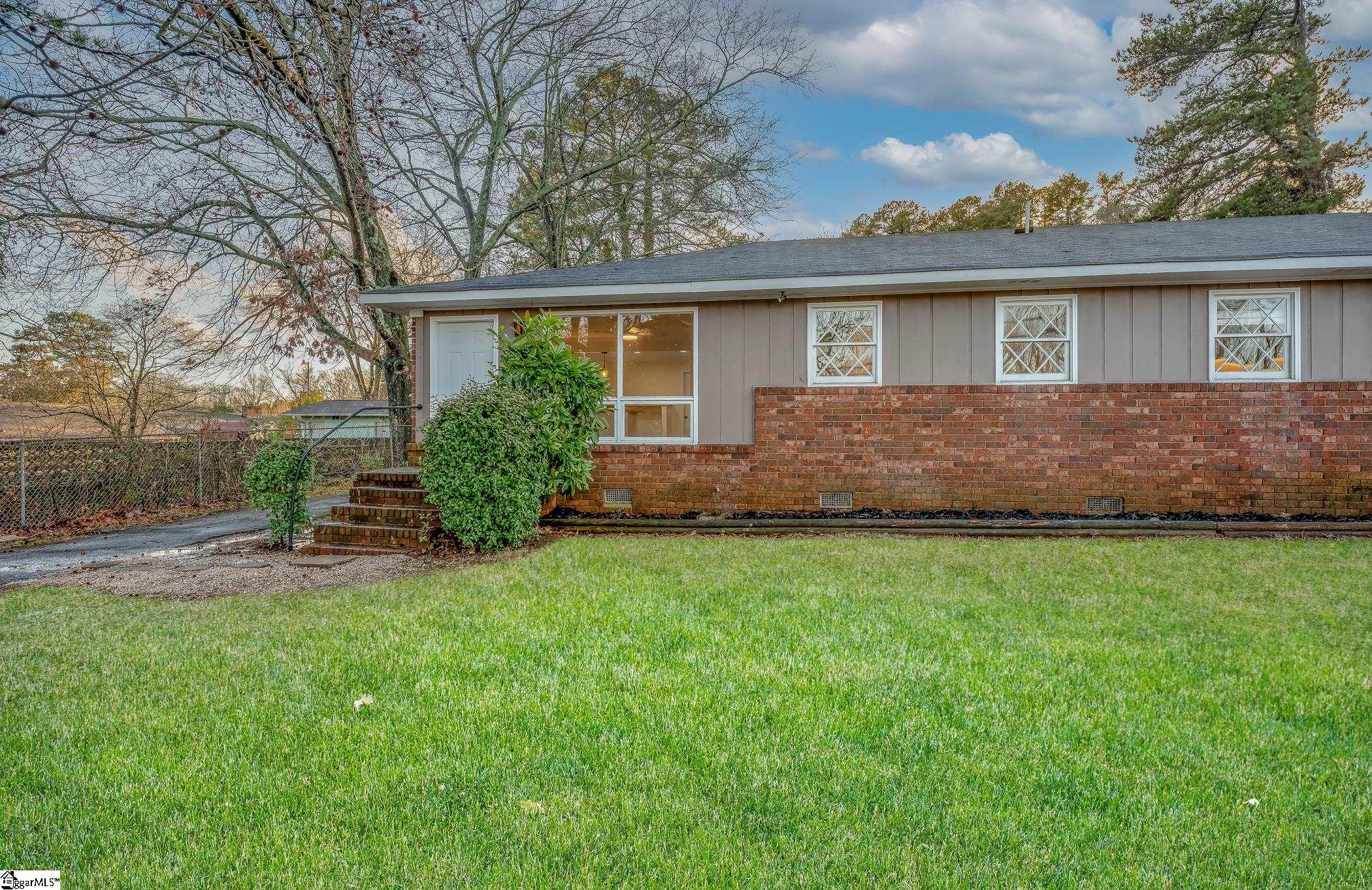 10 Cherokee Drive, Greenville, SC 29615 Compass