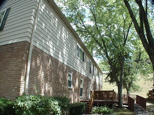 525 East University Drive, Unit 95 Rochester, MI 48307 - Photo 2 of 11 MVC-002S