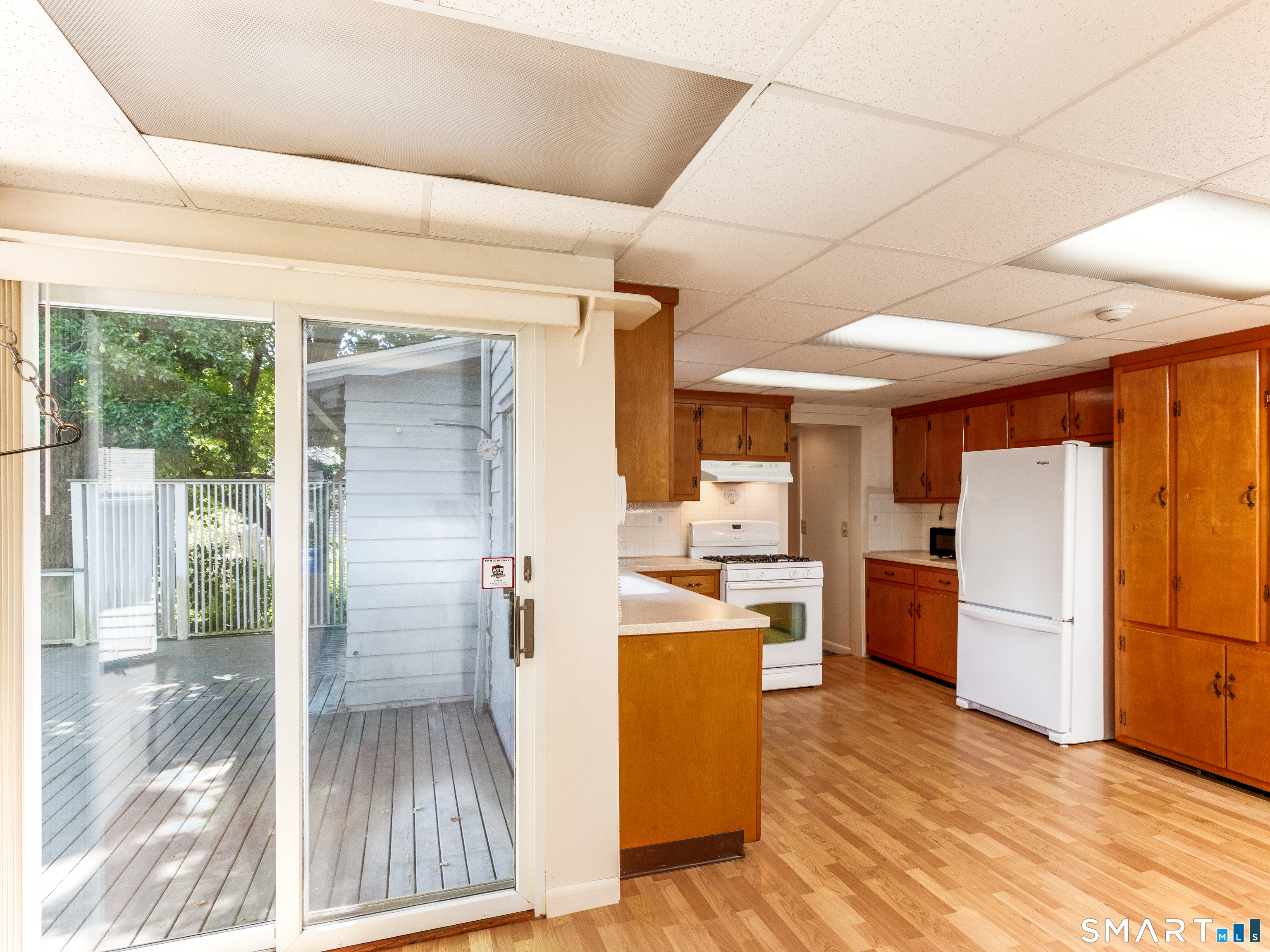 208 Twin Lakes Road North Branford, CT 06471 - Photo 8 of 39 First Floor Apartment Eat-In Kitchen