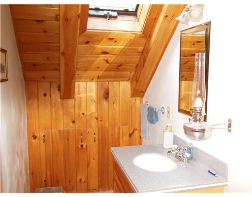 166 River Road Lincoln, ME 04457 - Photo 12 of 15 Bathroom.