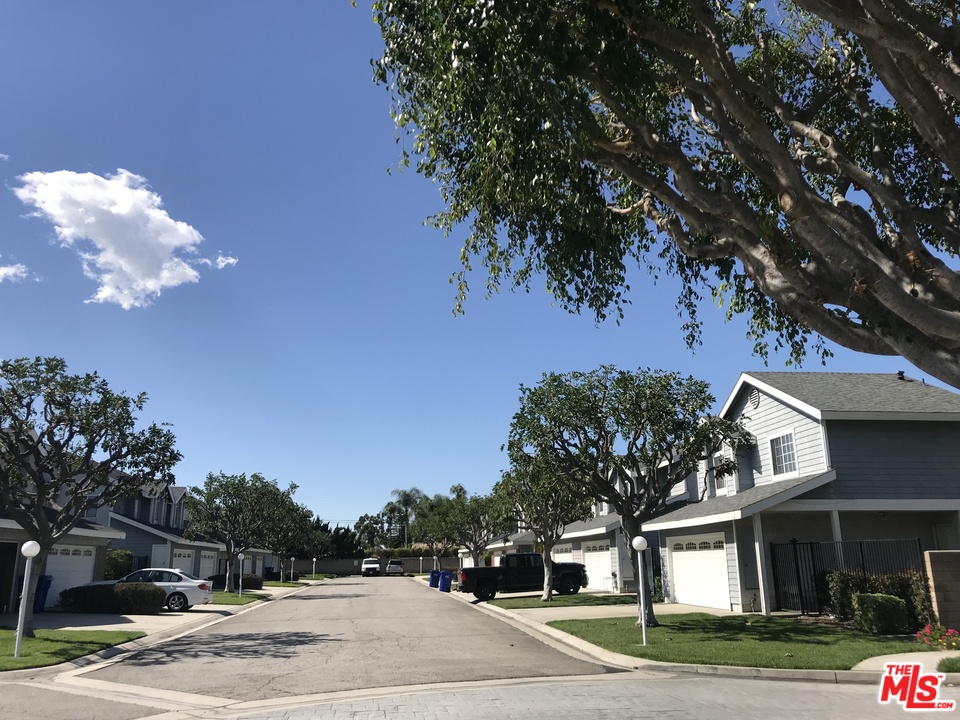 8950 Serapis Avenue, Unit 2 Downey, CA 90240 - Photo 4 of 26