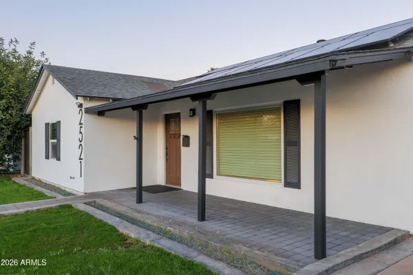 a view of a house with backyard
