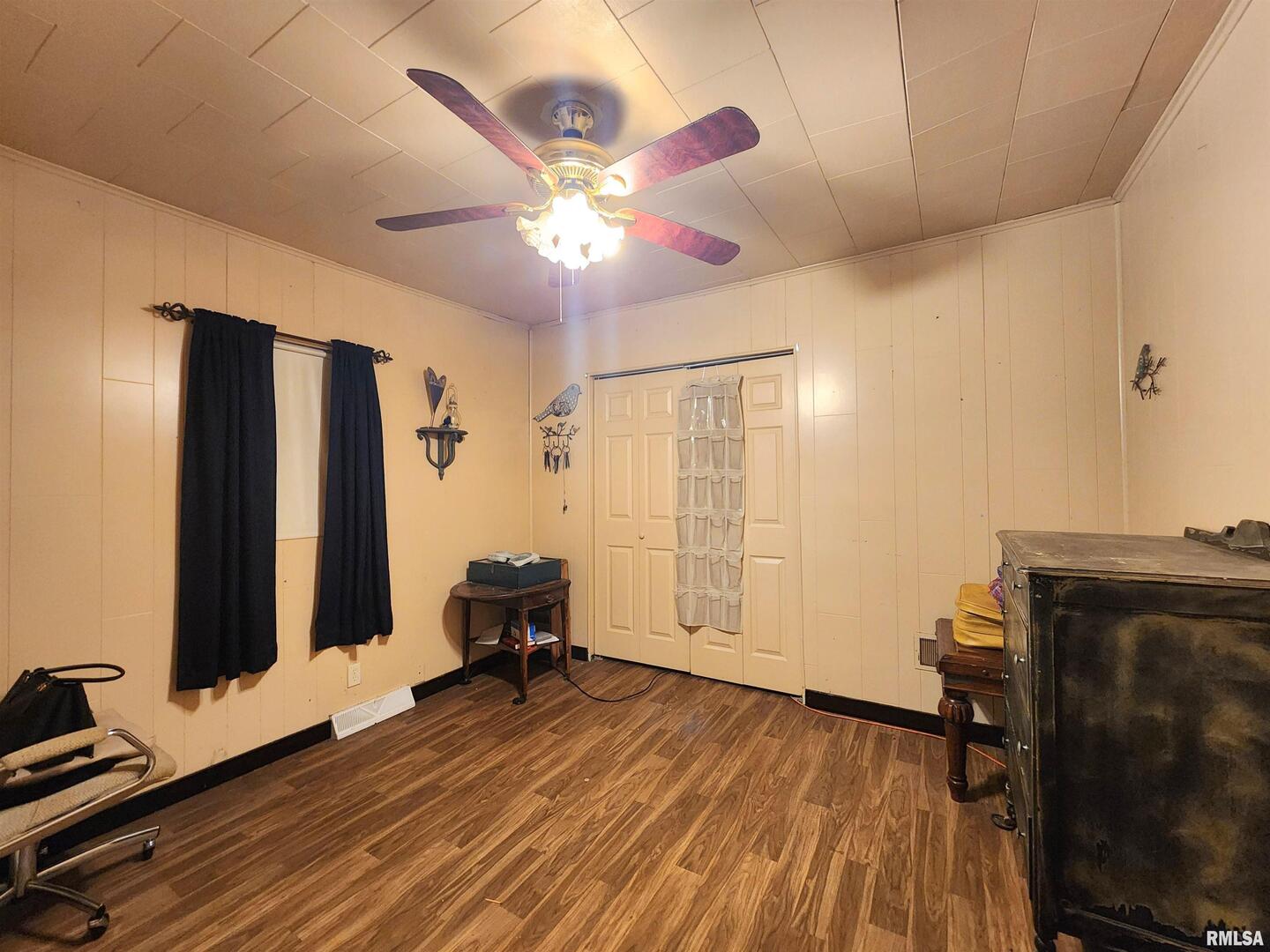 413 North 8th Street Herrin, IL 62948 - Photo 3 of 8 a view of a livingroom with furniture and chandelier fan