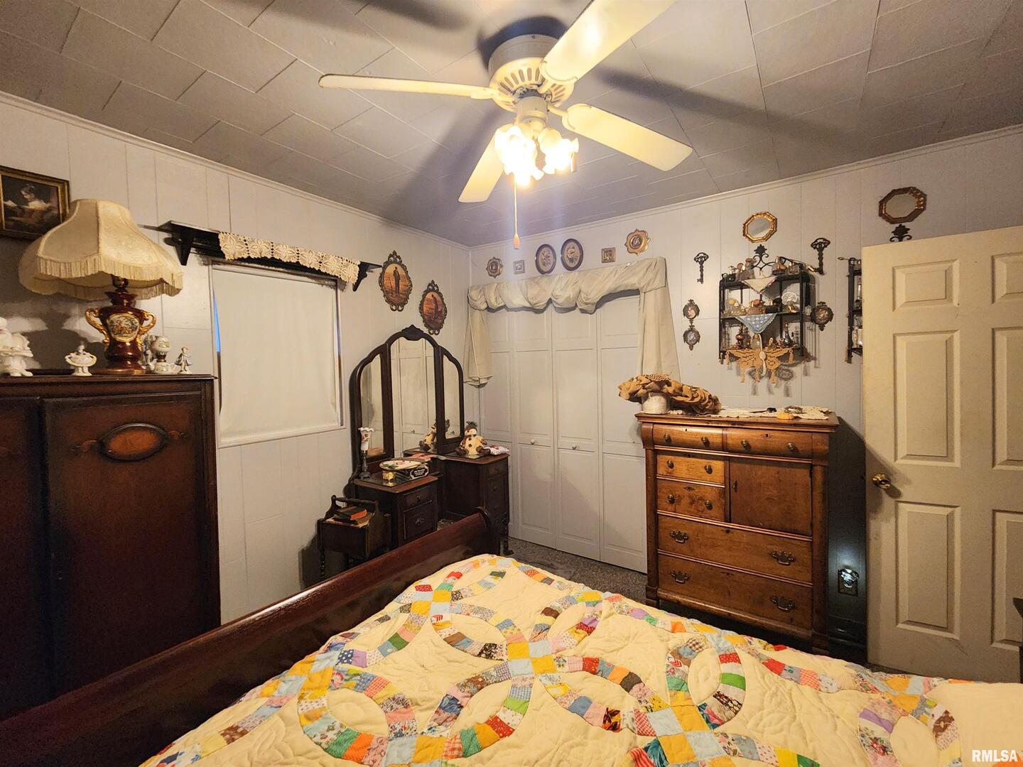 413 North 8th Street Herrin, IL 62948 - Photo 6 of 8 a room with a bed and a dresser