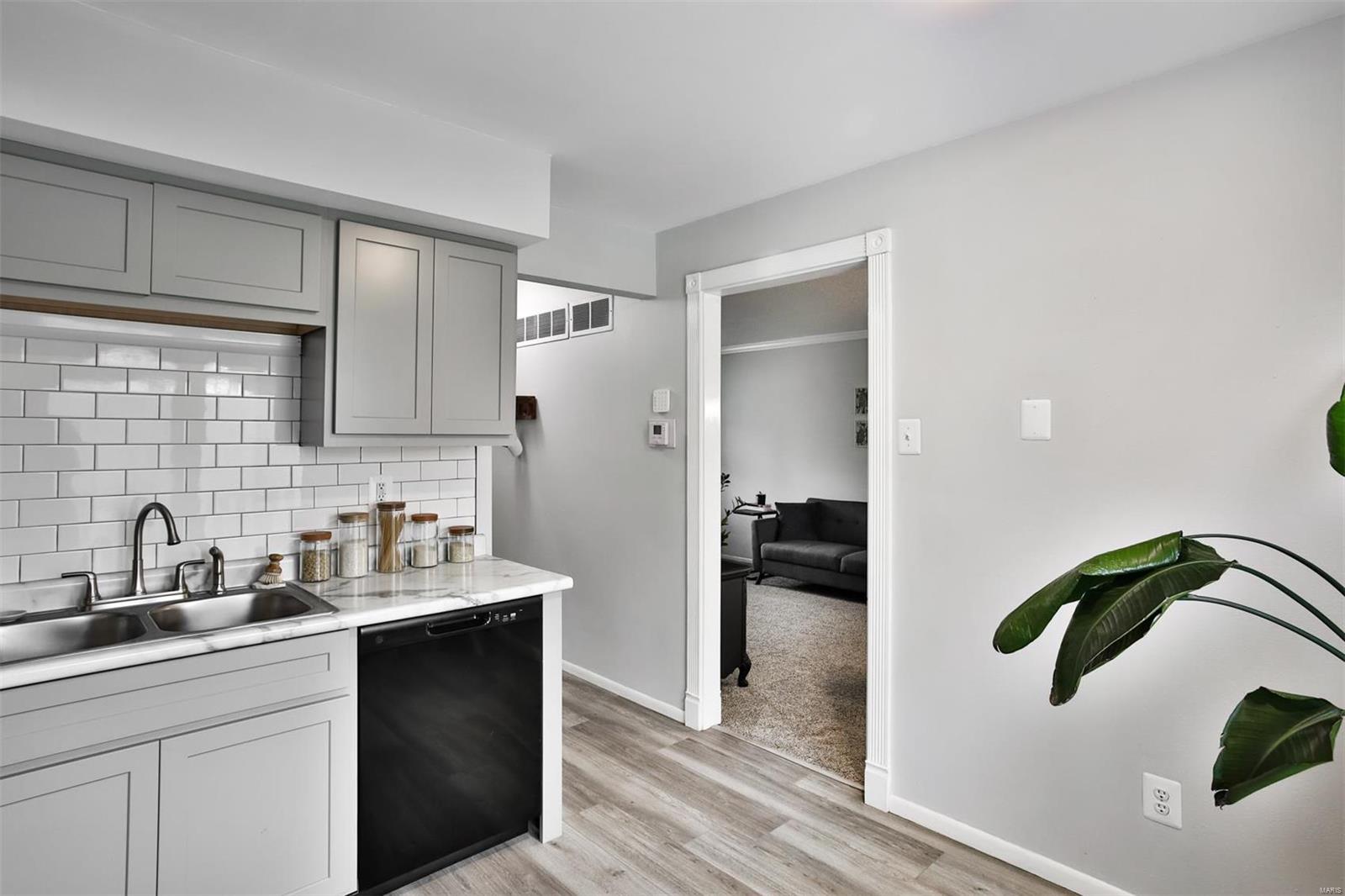 2349 Hidden Meadow Lane Ballwin, MO 63021 - Photo 11 of 31