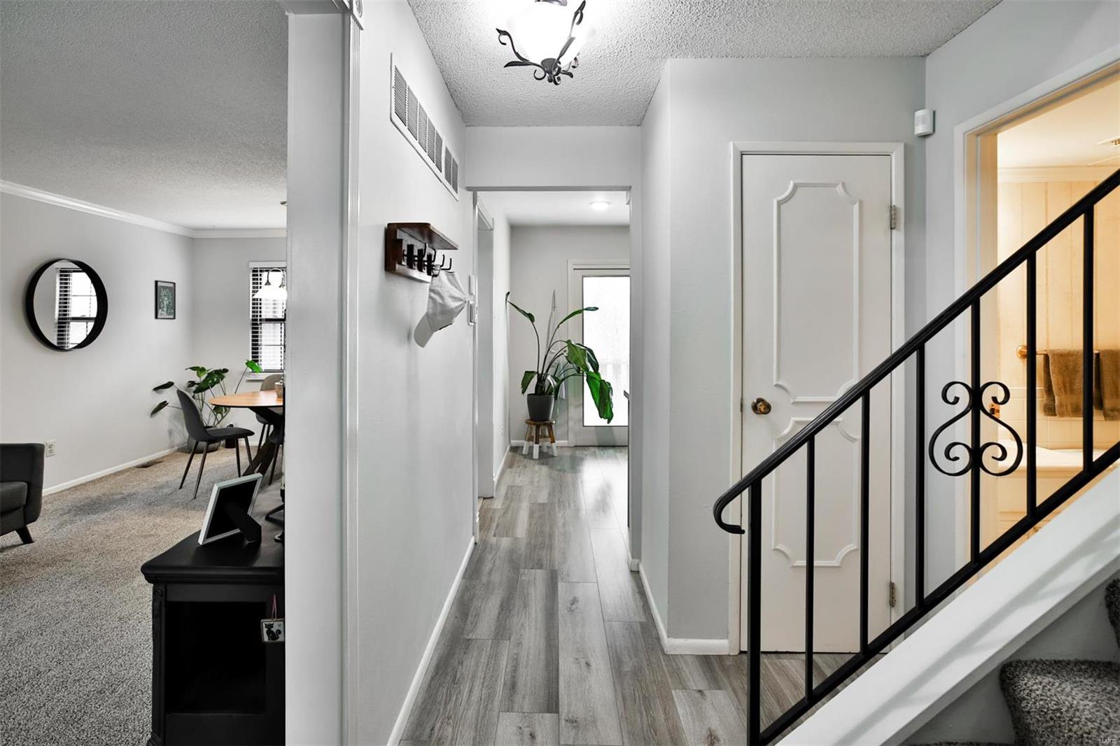 2349 Hidden Meadow Lane Ballwin, MO 63021 - Photo 3 of 31