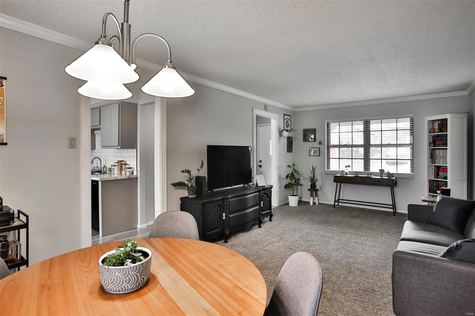 2349 Hidden Meadow Lane Ballwin, MO 63021 - Photo 7 of 31