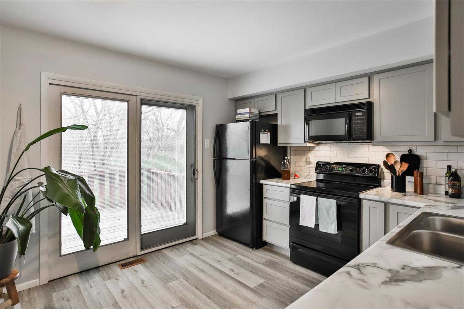 2349 Hidden Meadow Lane Ballwin, MO 63021 - Photo 9 of 31