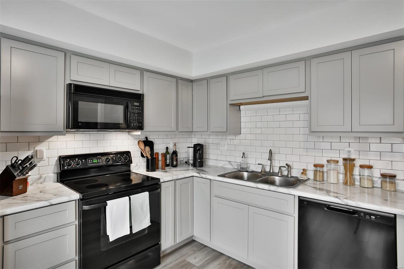 2349 Hidden Meadow Lane Ballwin, MO 63021 - Photo 10 of 31