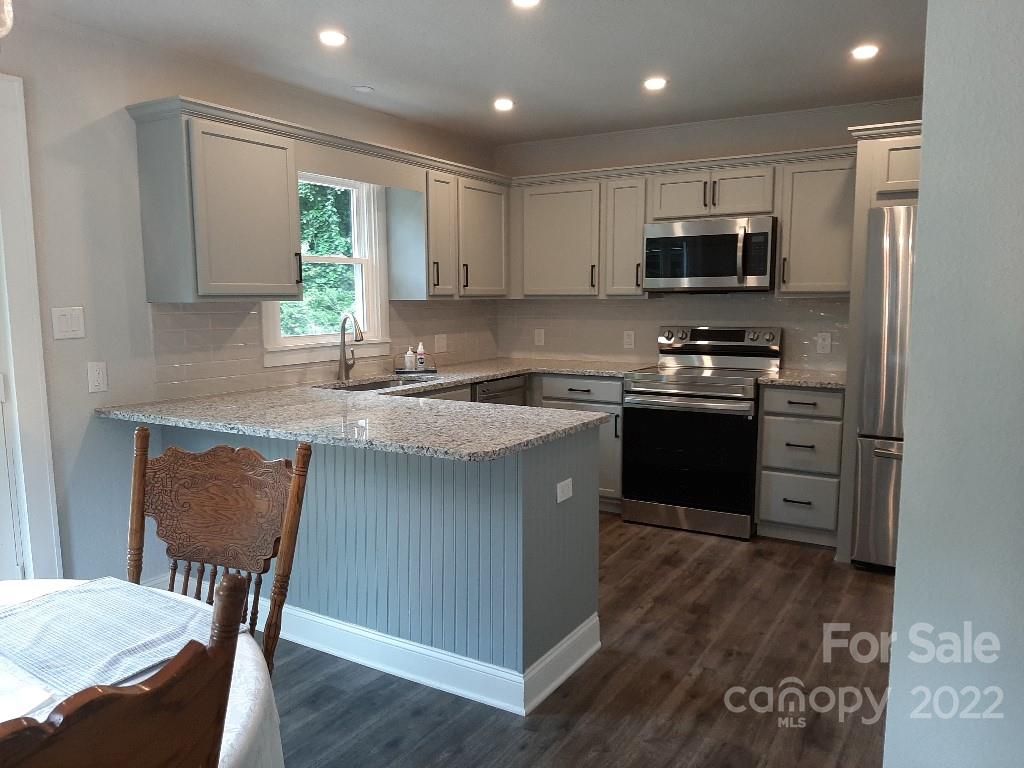 1649 Old Linville Road Marion, NC 28752 - Photo 7 of 24 Gallery Image 7