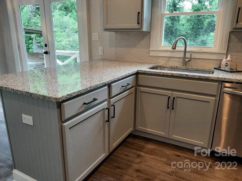 1649 Old Linville Road Marion, NC 28752 - Photo 9 of 24 Gallery Image 9