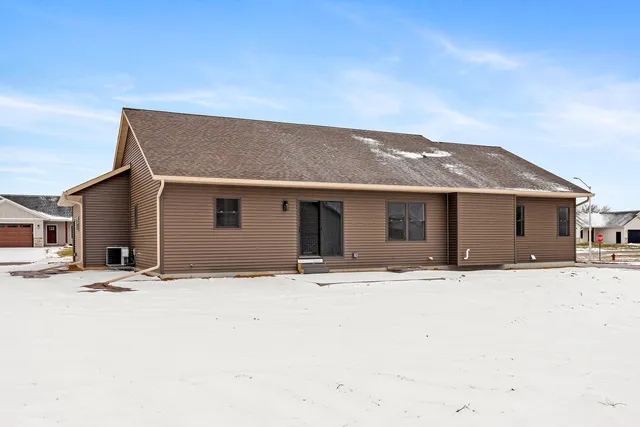 $489,900 | 835 Crockett Drive, Holmen, WI 54636