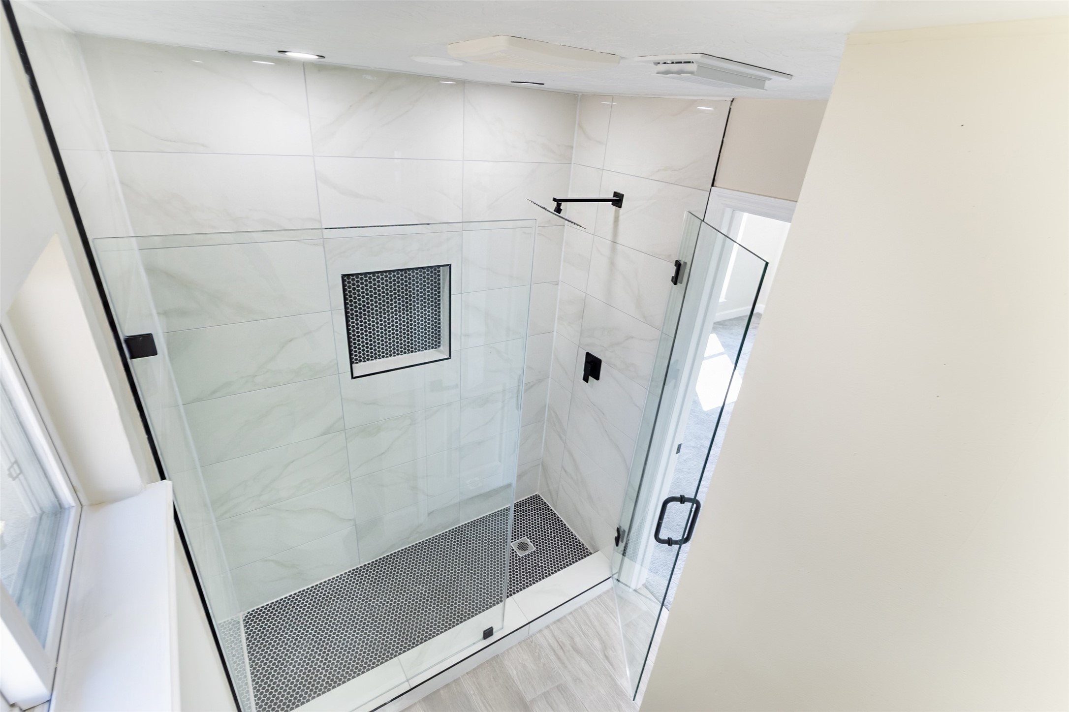 11203 Rousseau Drive Houston, TX 77065 - Photo 27 of 50 a bathroom with a tub a sink and a mirror