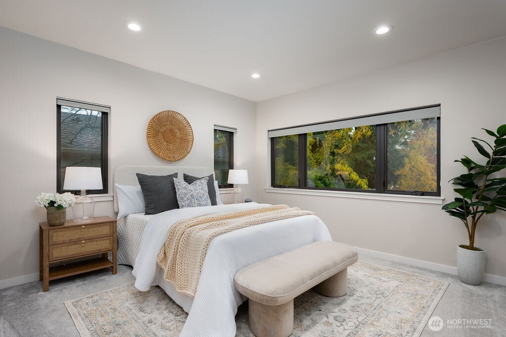 4815 Evanston Avenue North, Unit B Seattle, WA 98103 - Photo 20 of 37 a bedroom with bed and a window