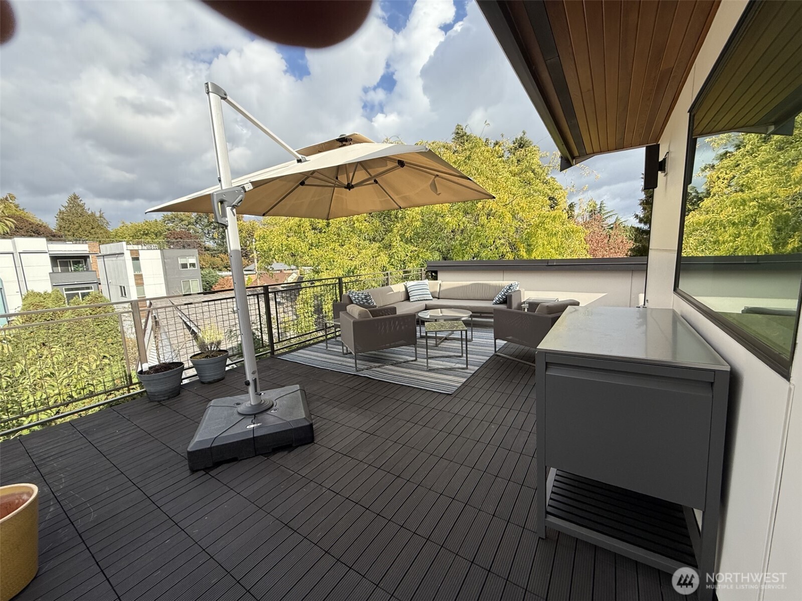 4815 Evanston Avenue North, Unit B Seattle, WA 98103 - Photo 23 of 37 a roof deck with table and chairs
