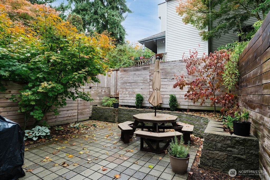 4815 Evanston Avenue North, Unit B Seattle, WA 98103 - Photo 33 of 37 a view of a patio with chairs and plants