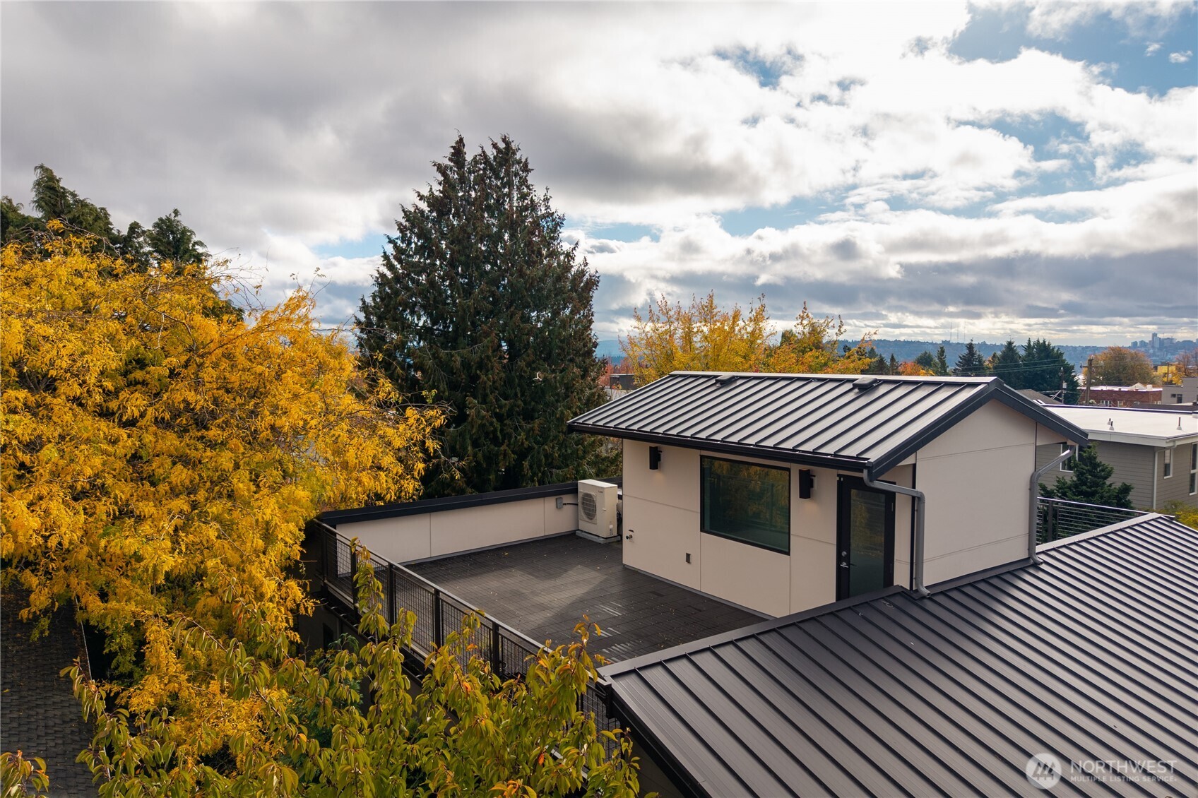 4815 Evanston Avenue North, Unit B Seattle, WA 98103 - Photo 34 of 37