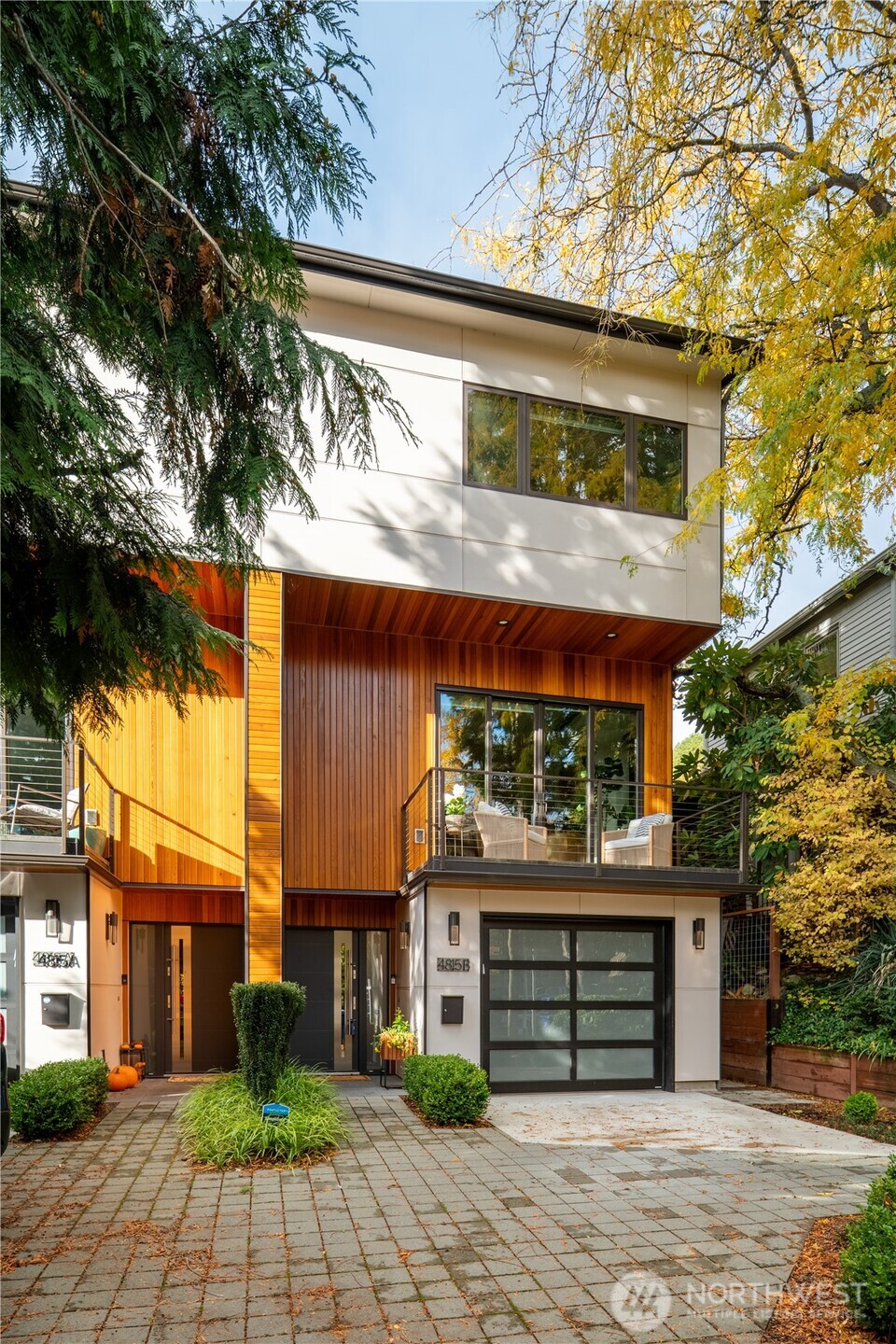 4815 Evanston Avenue North, Unit B Seattle, WA 98103 - Photo 5 of 37 a front view of a building with a garden