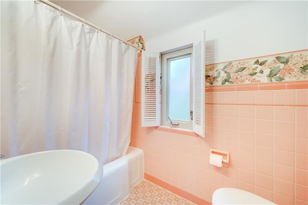 271 Newburn Drive Mt. Lebanon, PA 15216 - Photo 13 of 24 a bathroom with a bathtub and shower