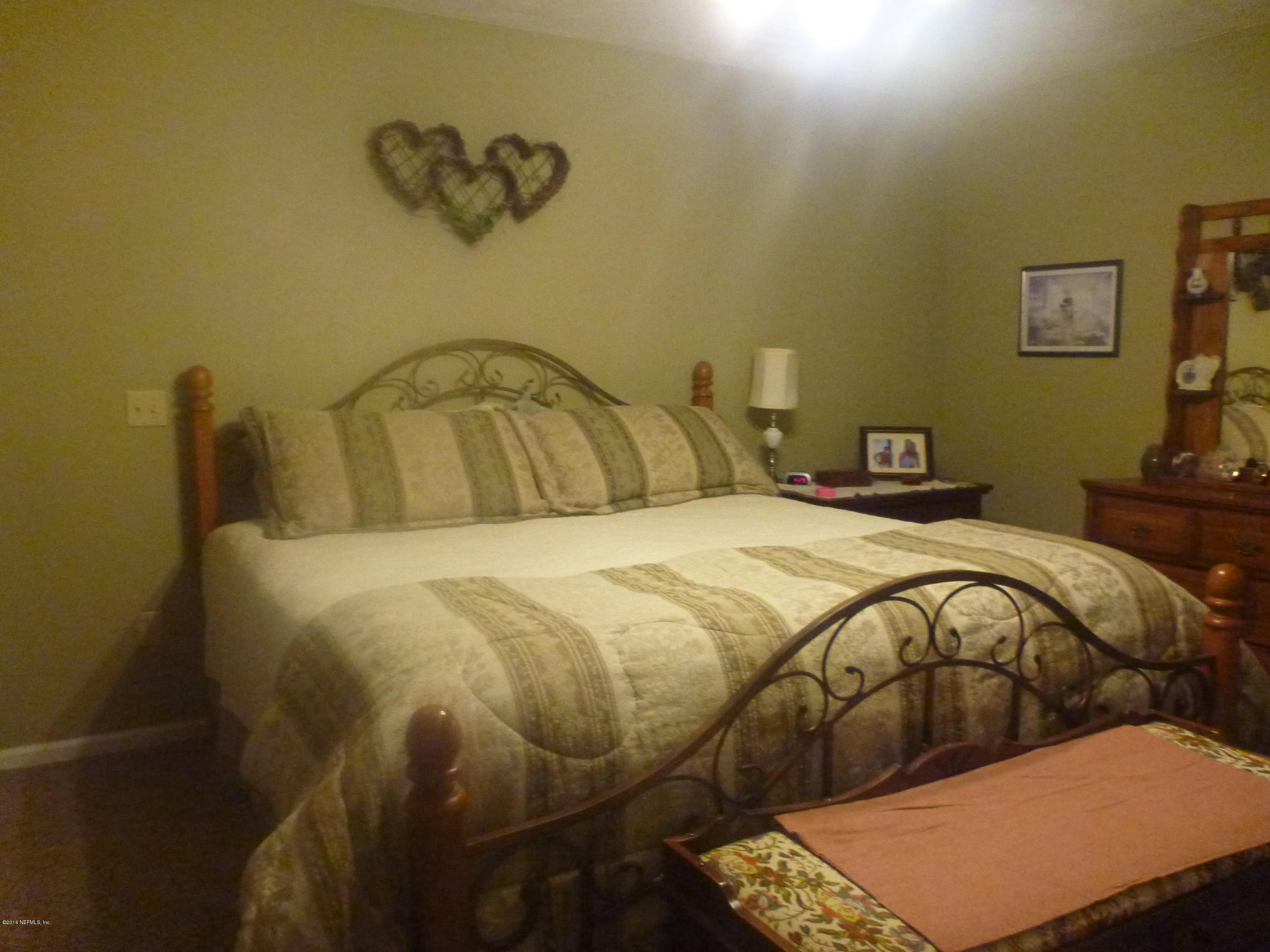 6285 Payne Road Keystone Heights, FL 32656 - Photo 18 of 31 a bedroom with a bed and painting on the wall