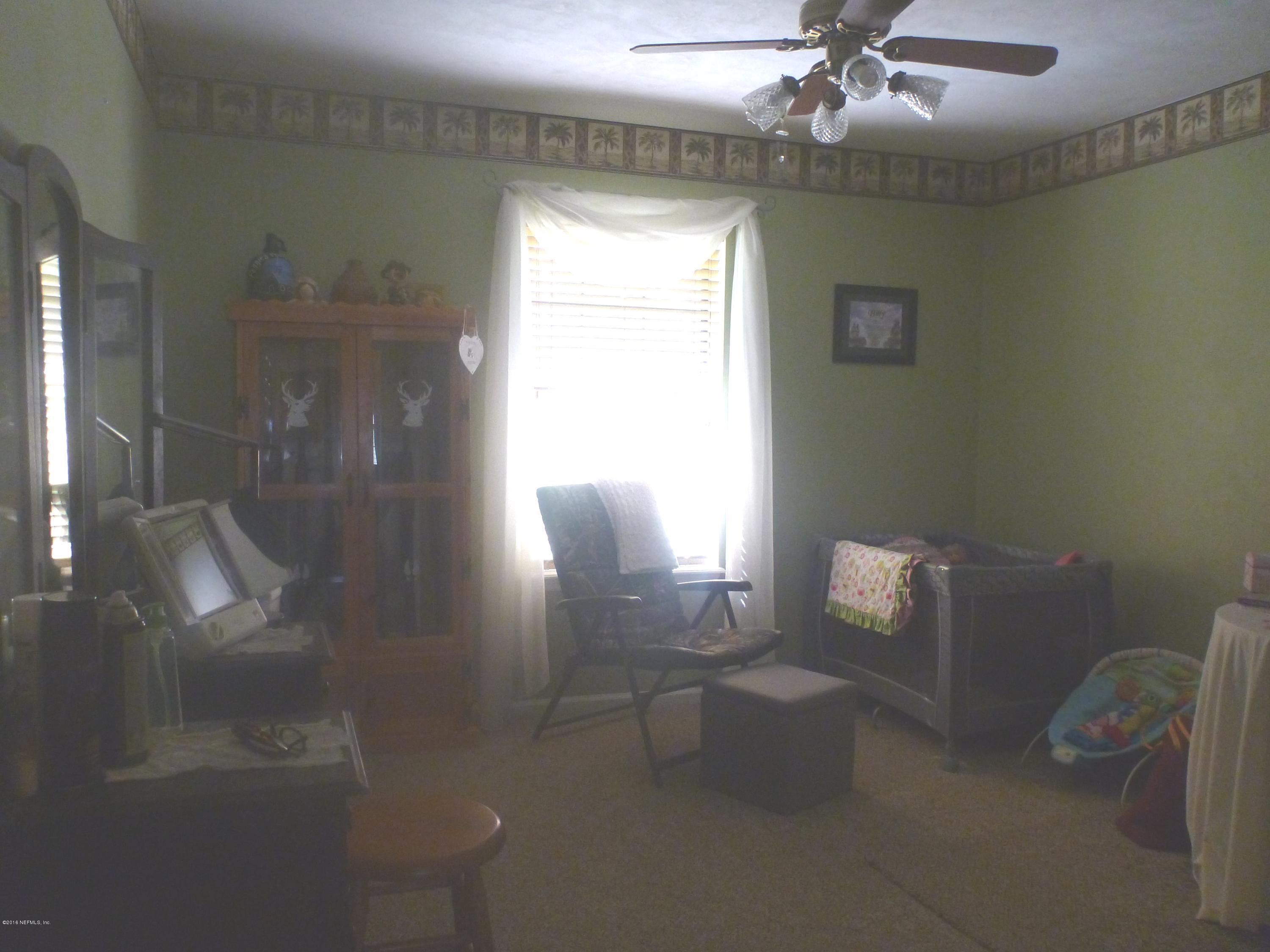 6285 Payne Road Keystone Heights, FL 32656 - Photo 9 of 31 a living room with furniture and a window