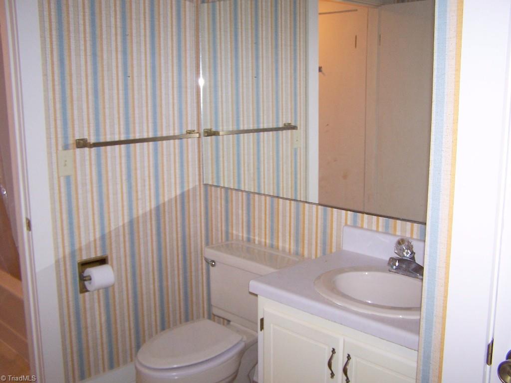 1310 Pebblebrook Road Winston-Salem, NC 27105 - Photo 19 of 25 Full bath