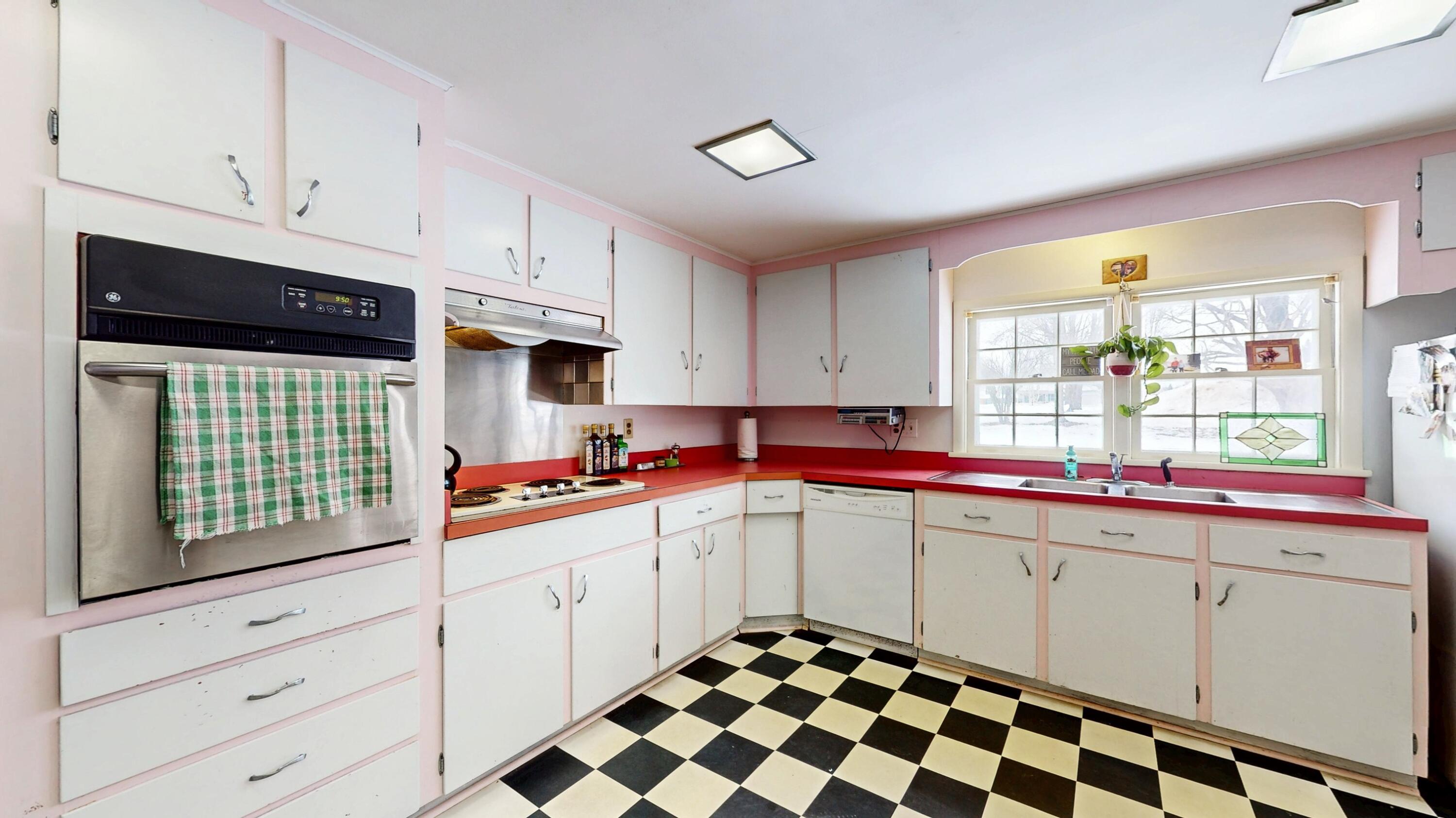 328 Lake Street Rouses Point, NY 12979 - Photo 9 of 51 Gallery Image 9
